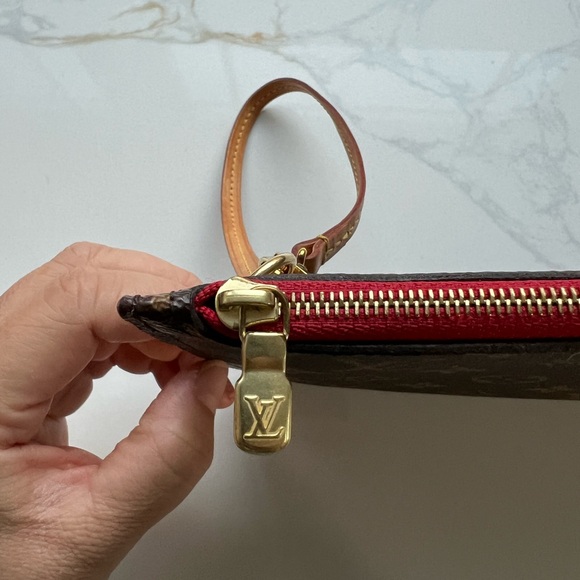 Louis Vuitton Monogram Neverfull Pouchette - Authentic! - Picture 2 of 8